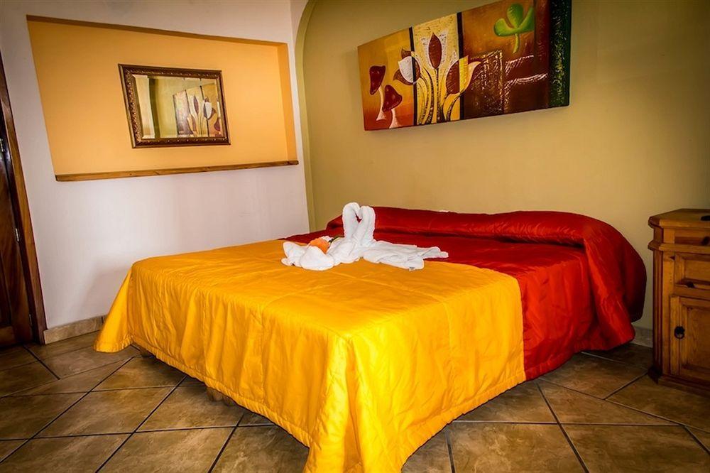 Отель Paloma Del Mar (Adults Only) Пуэрто-Вальярта Экстерьер фото